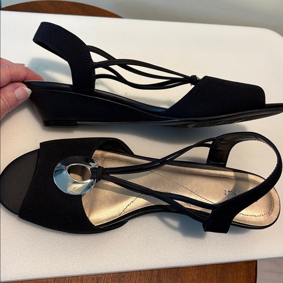 East 5th open toe sling back shoe sandals 1.5” wedge heel fabric black silver - Picture 6 of 11